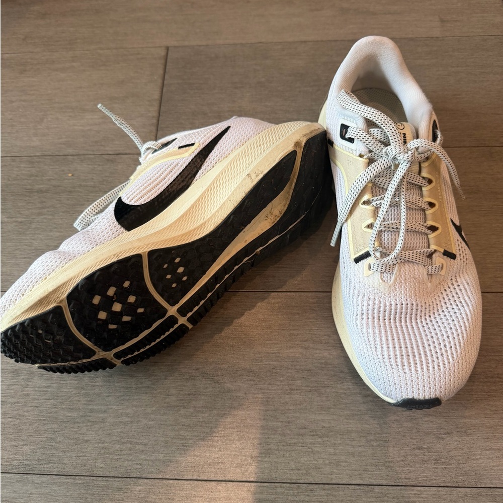 White and Cream Nike Running Shoes - Picture 4 of 5